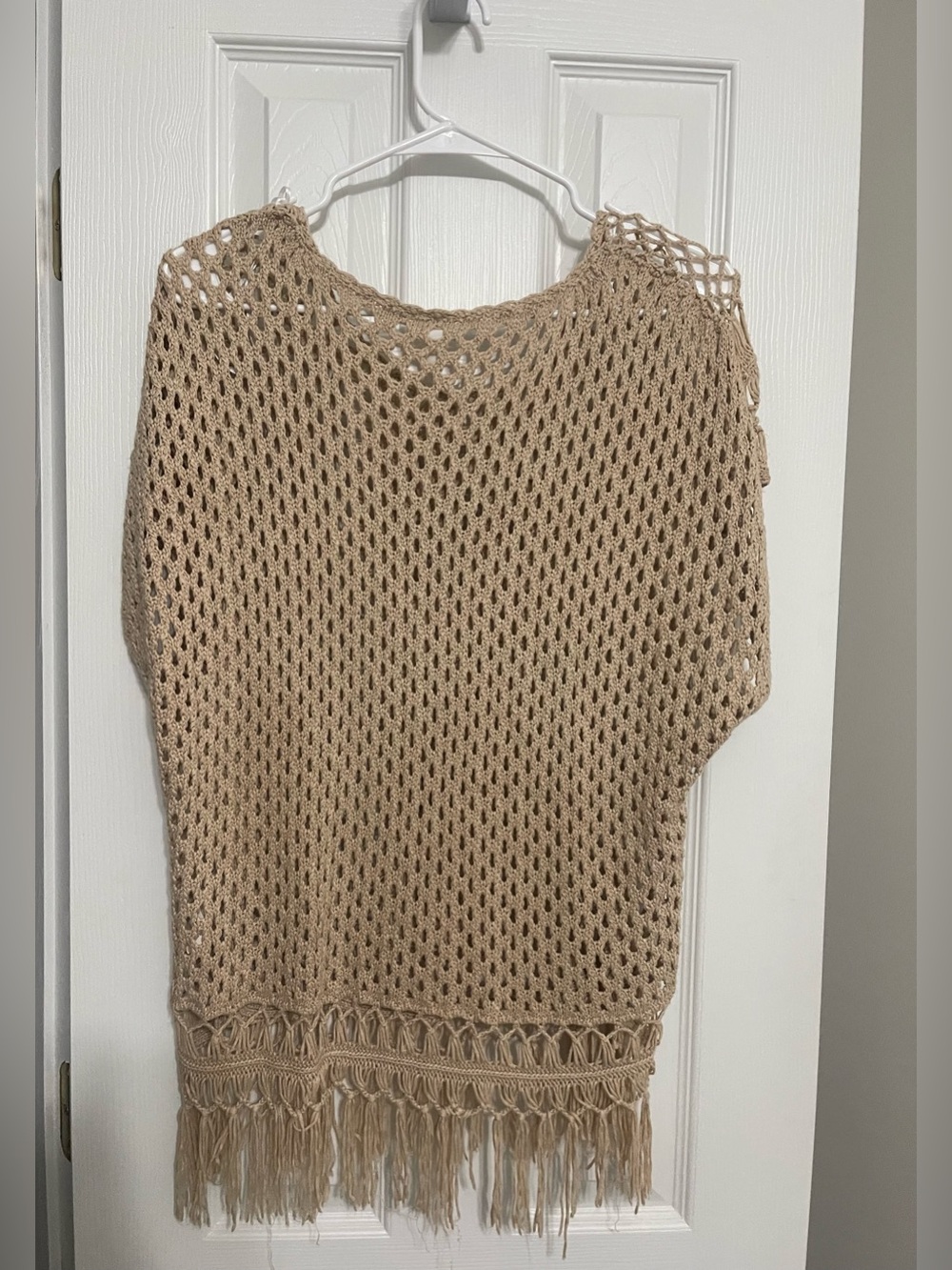 Women’s Beige Crochet Fringe Top - Picture 4 of 8